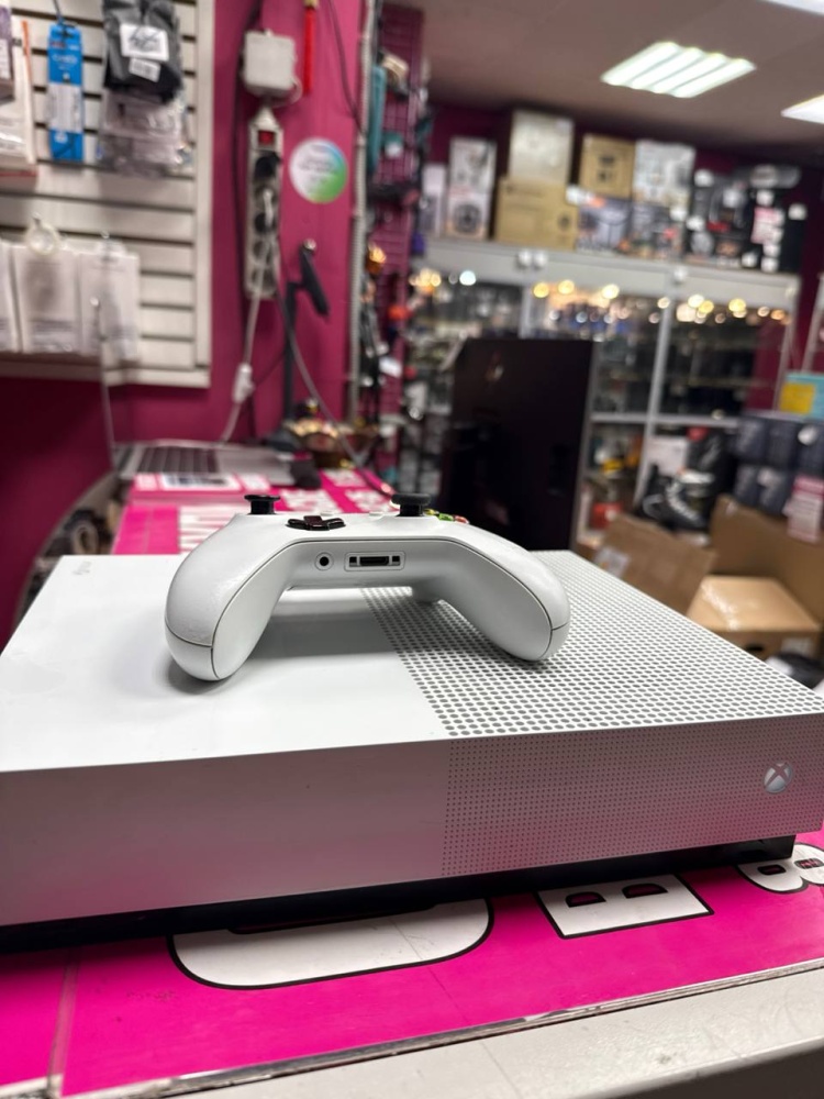 Игровая приставка XBOX ONE S