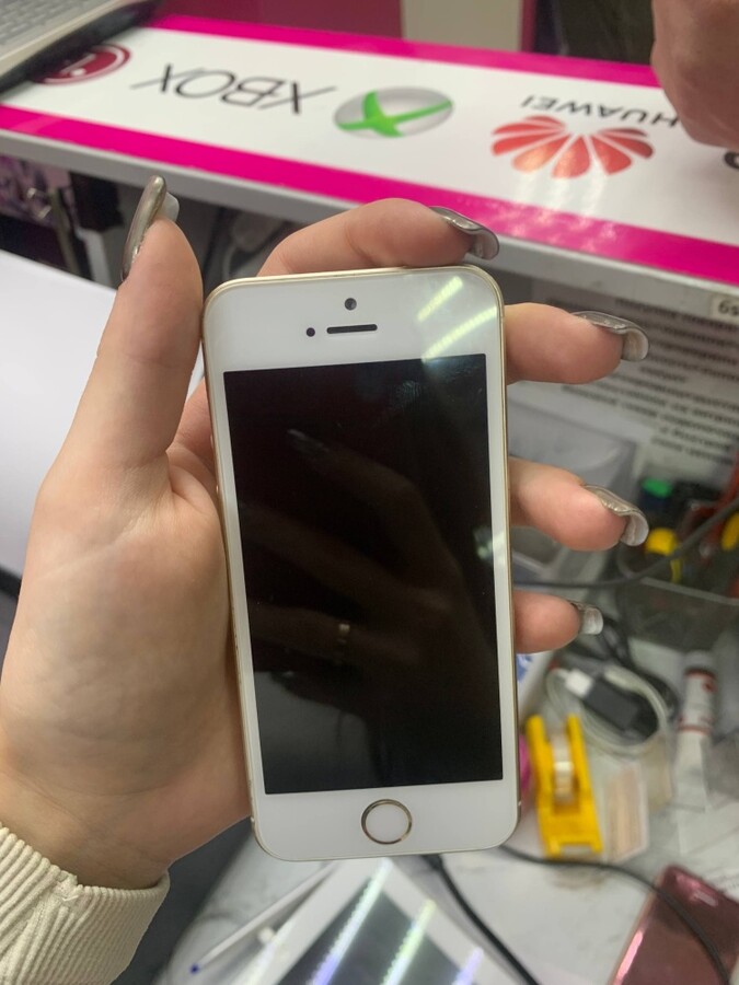 Смартфон iPhone SE 16 гб