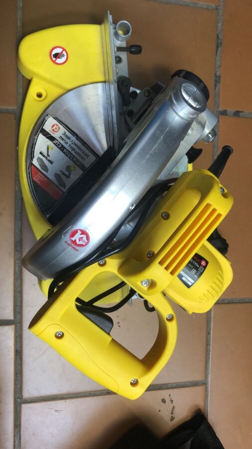 Торцовочная пила Калибр ПТЭ-900