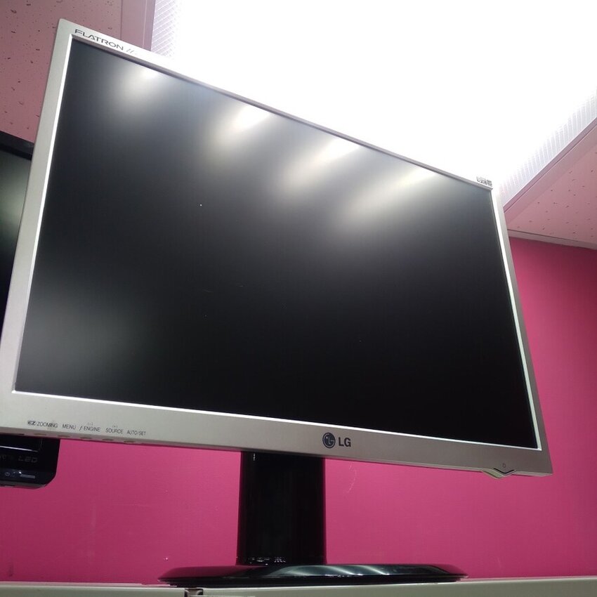 Монитор lg 22