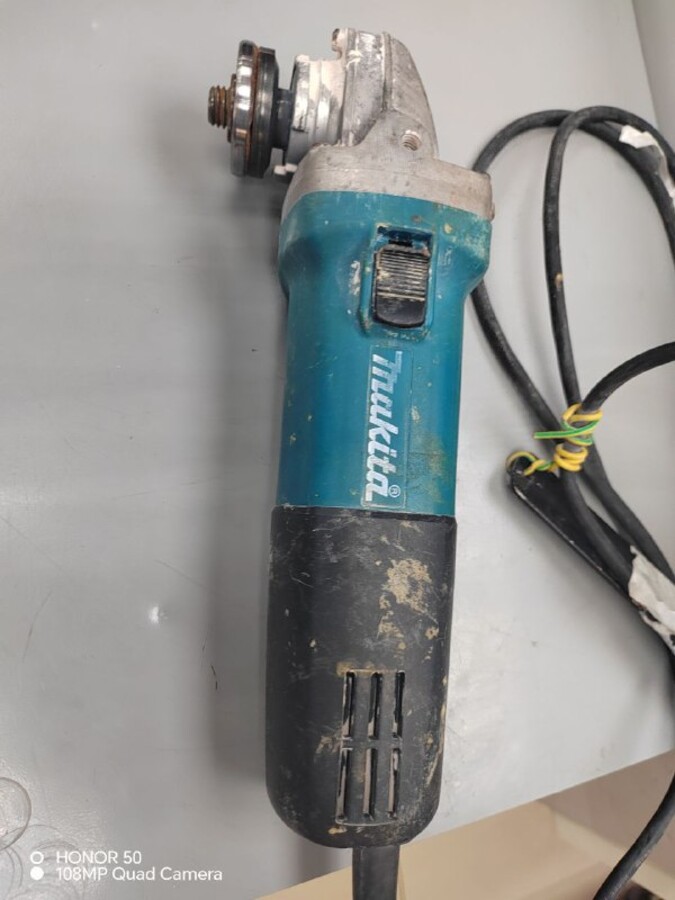 Болгарка MAKITA 9558 HN