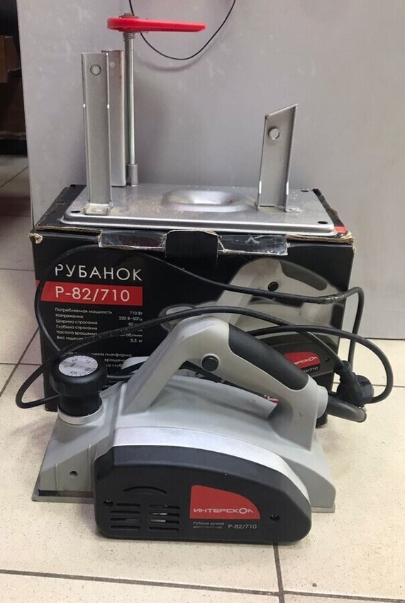 Рубанок Интерскол Р-82/710