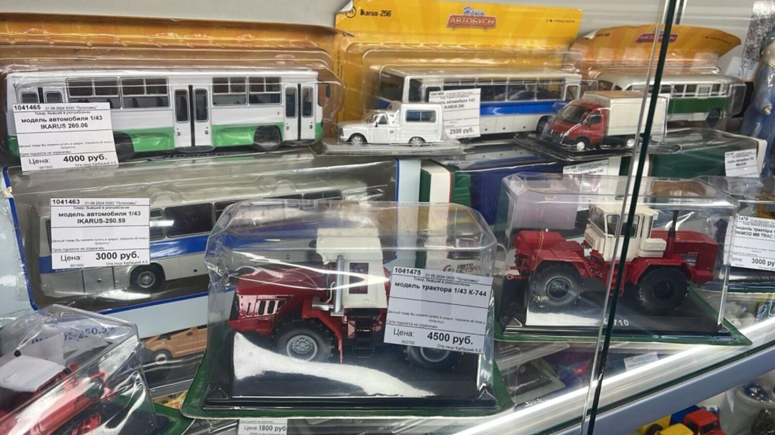 модель автомобиля 1/43 МАЗ-5551