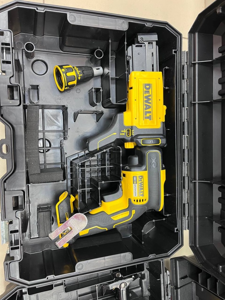 Шуруповерт Dewalt DCF620