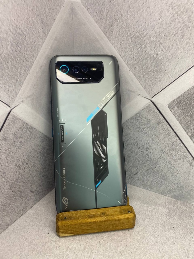 Мобильный телефон ASUS ROG 6D 16/256