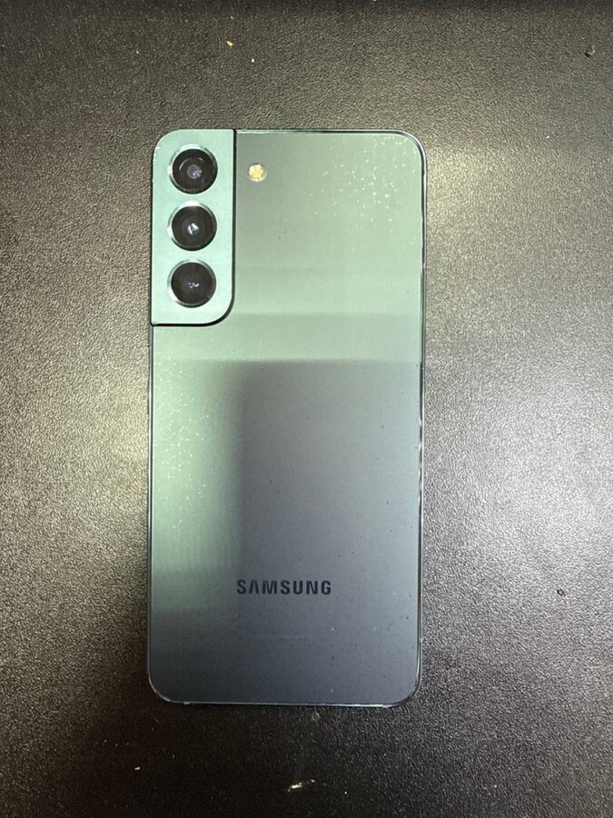 Смартфон Samsung S22 8/128