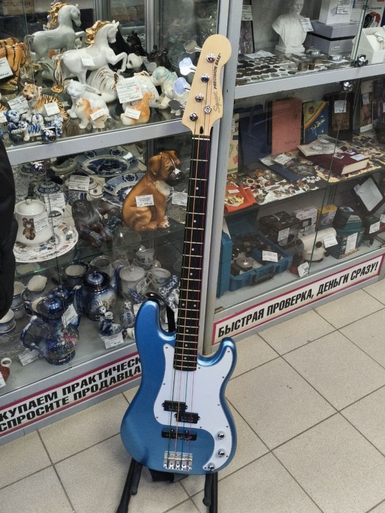 Бас Гитара Squier Precision Bass