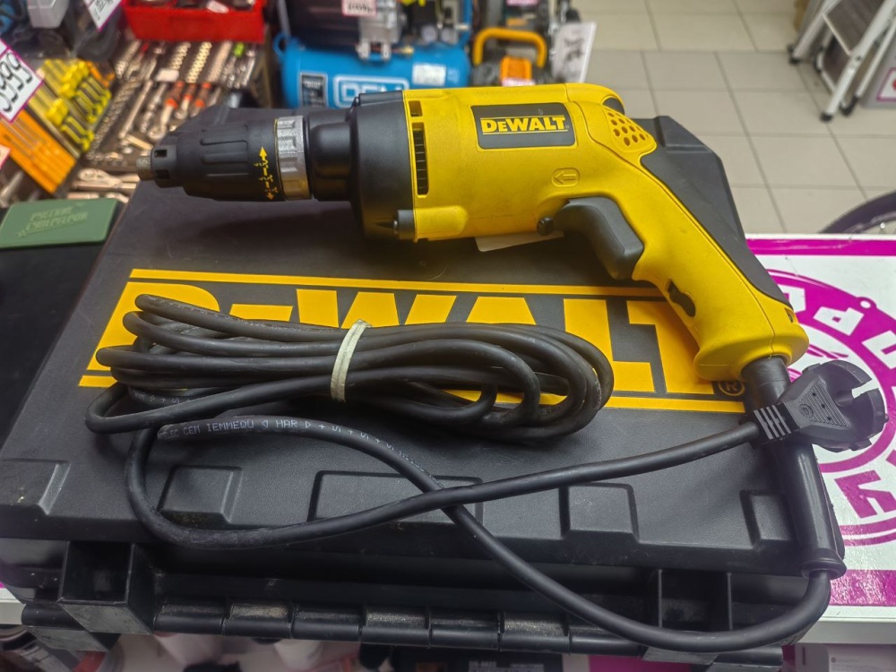 Шуруповерт DeWALT DW263K
