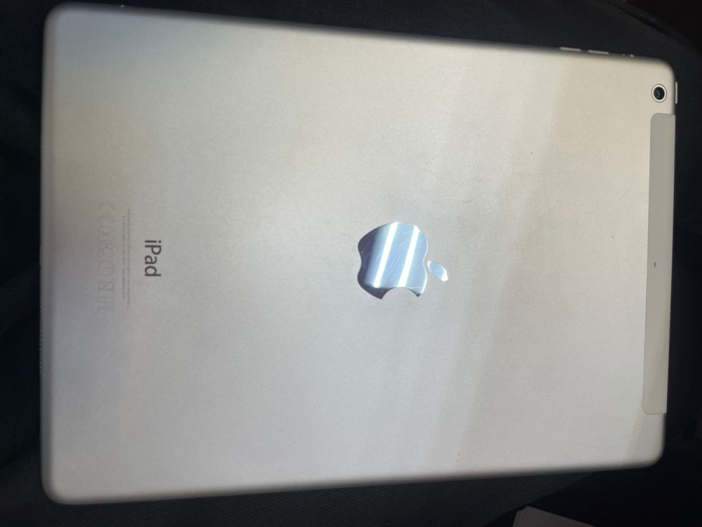 Планшет Apple iPad Air A1475