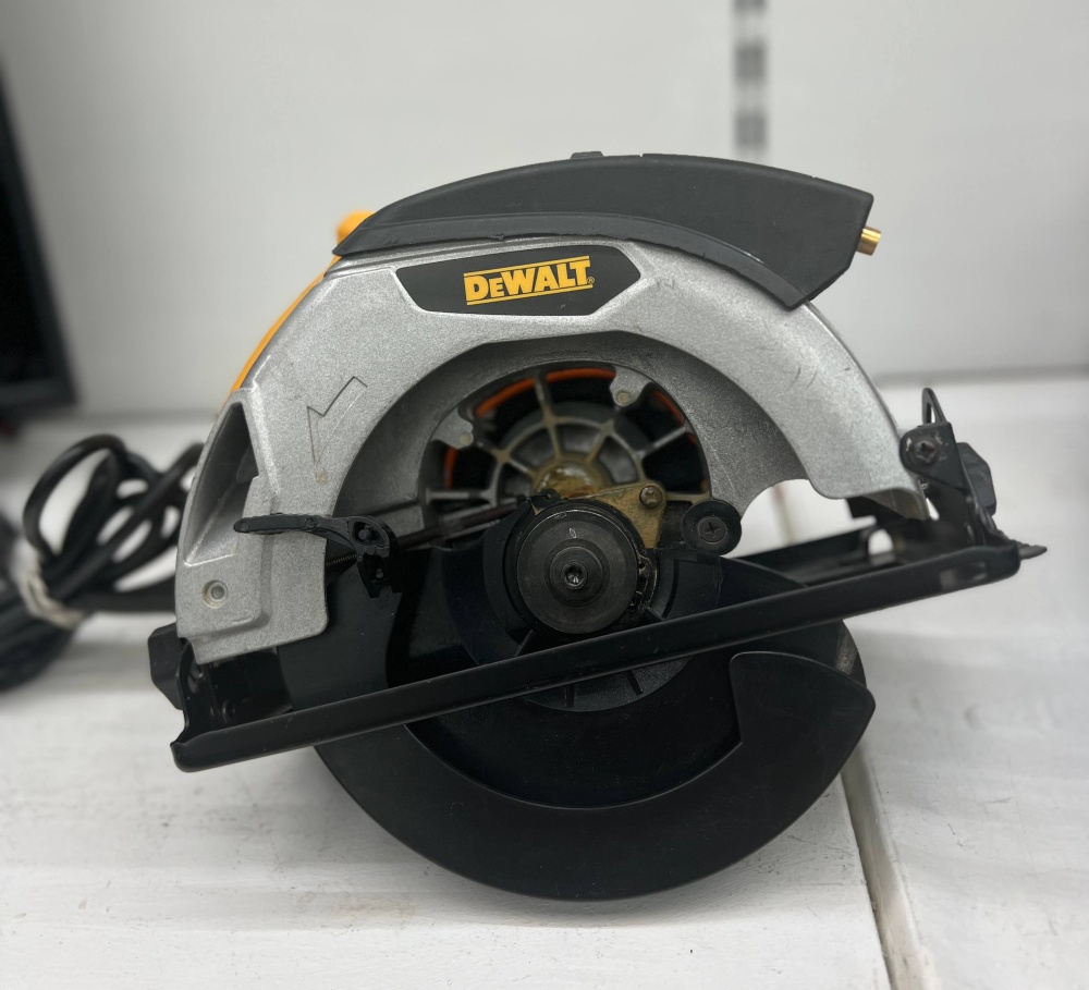 Циркулярная пила DeWalt DWE 575 1200W 184mm