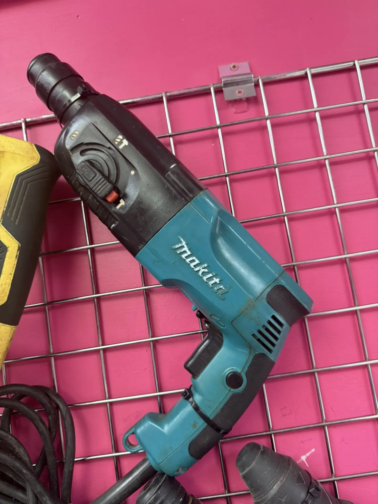 Перфоратор MAKITA HR2450