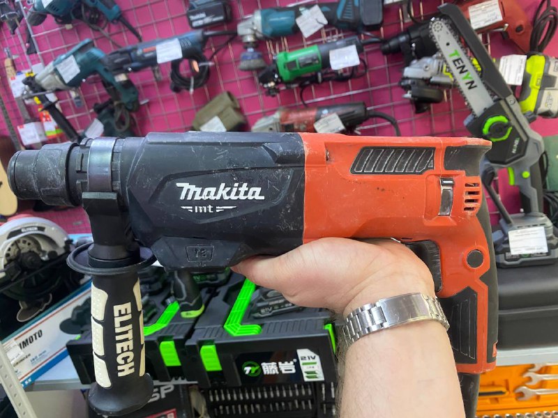 Перфоратор Makita M8701