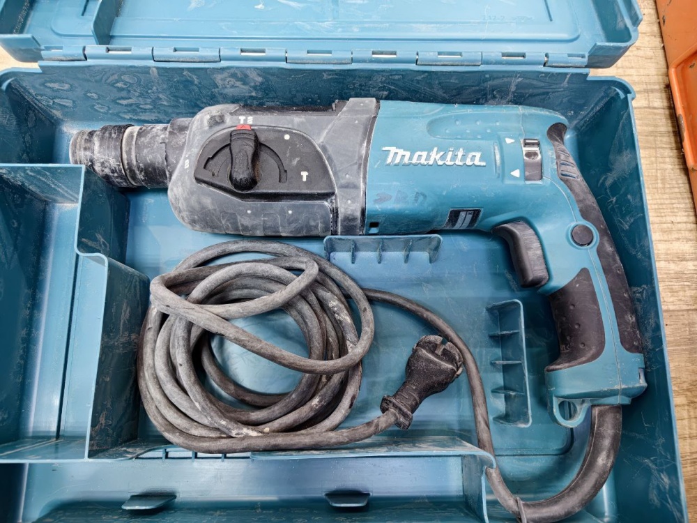Перфоратор Makita HR2470
