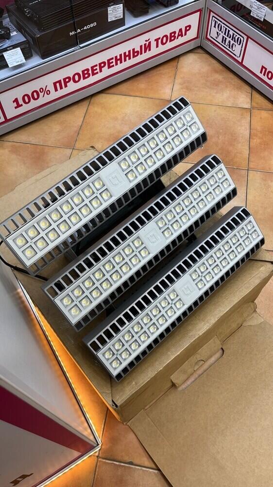 Прожектор HB LED 300 D64 5000K