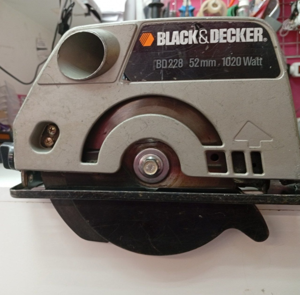 Циркулярная пила Black and Decker