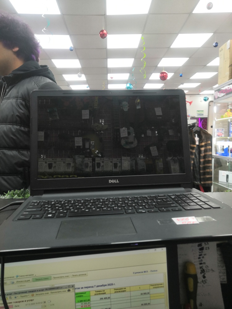 Ноутбук Dell 2415. 4.500.1