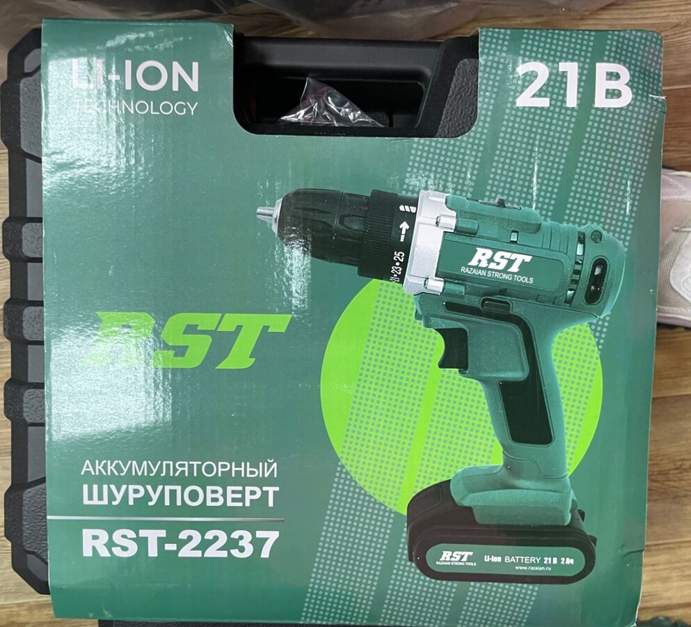 /Шуруповерт 21В 2A/ч RST-2237
