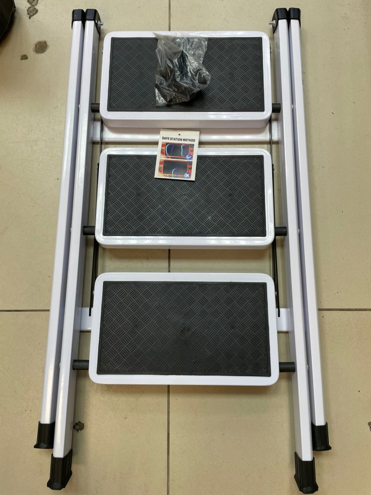 Стремянка черная 3 ступени