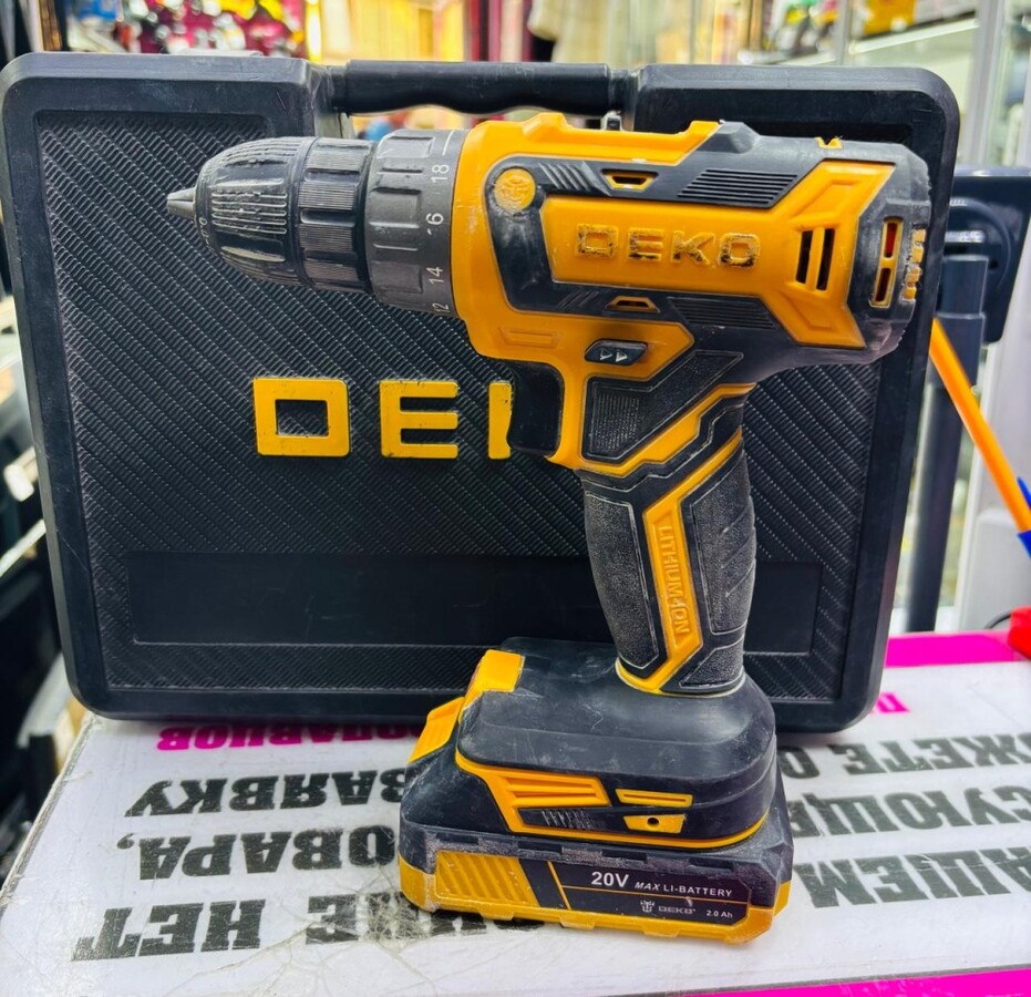 Шуруповерт Deko 20V