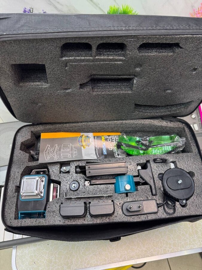 Уровень Makita Лазерный