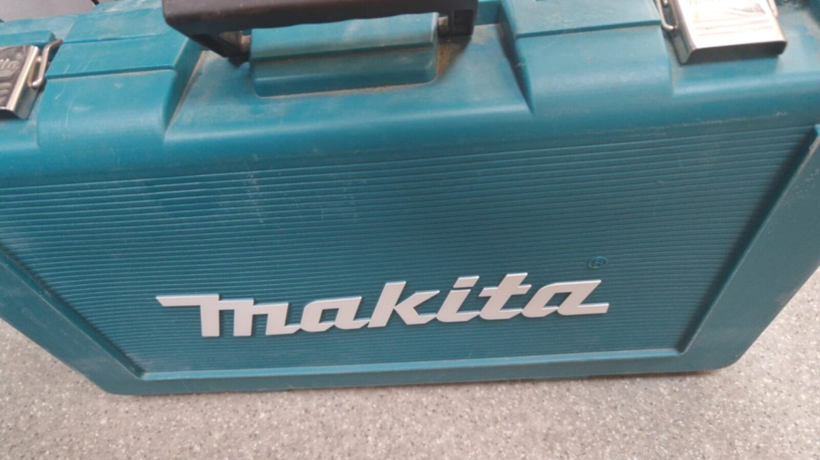 Перфоратор Makita DHR202