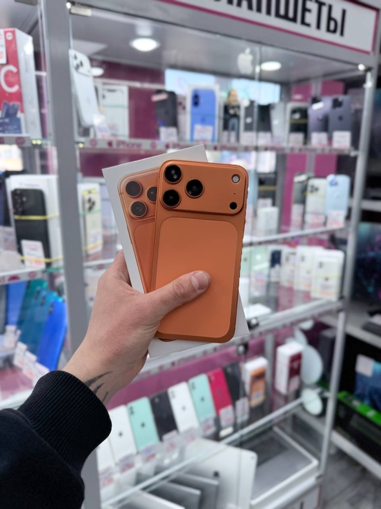 Смартфон iPhone xr в корпусе 17 про