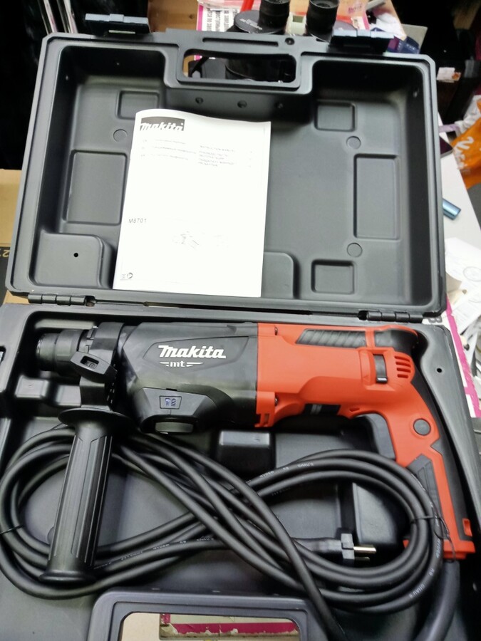 Перфоратор  MAKITA M8701