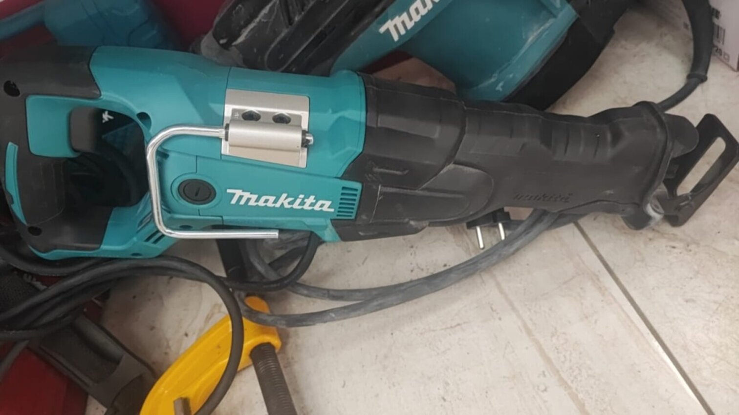 Сабельная пила Makita JR3061T
