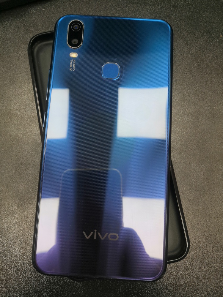 Смартфон Vivo V11 3/32