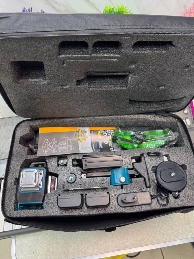 Уровень Makita Лазерный