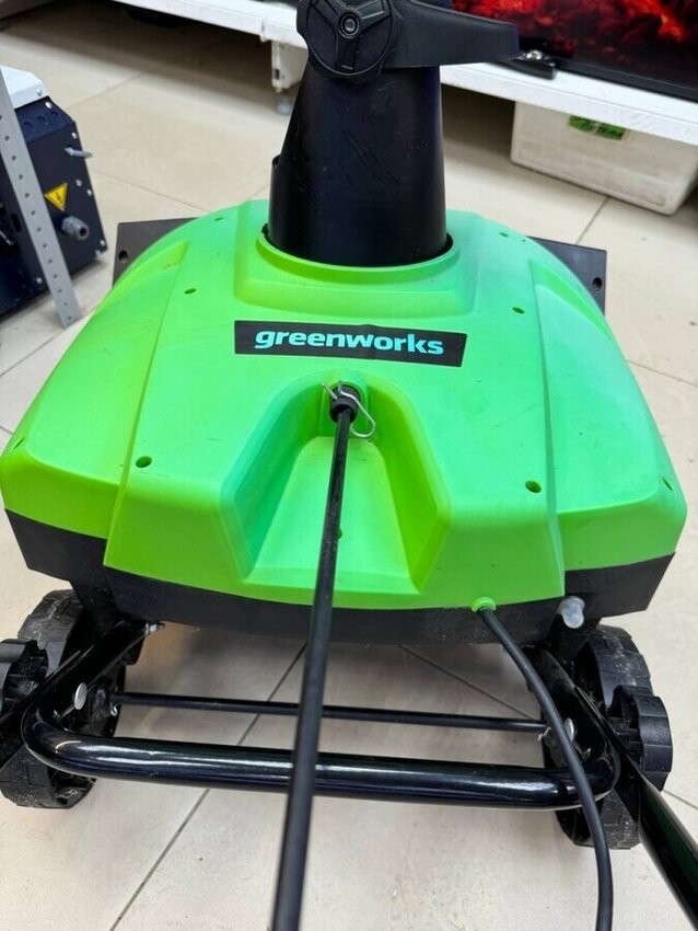 Снегоуборочная машина GreenWorks