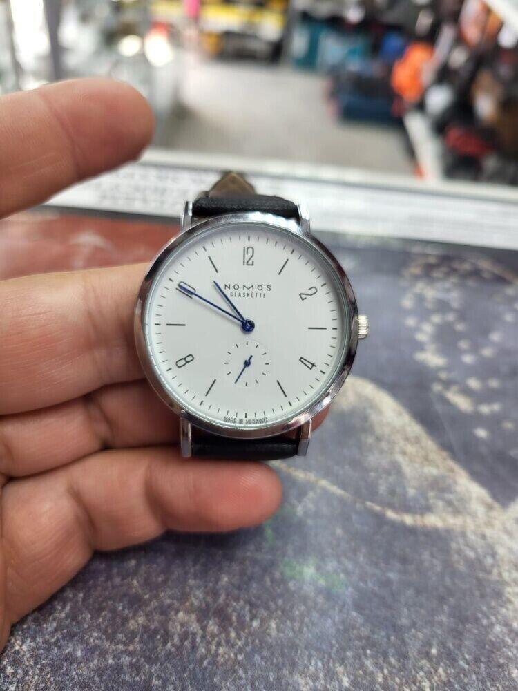 Часы NOMOS