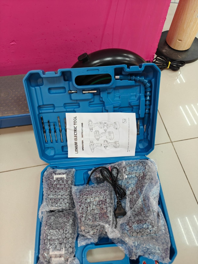 Шуруповерт Makita