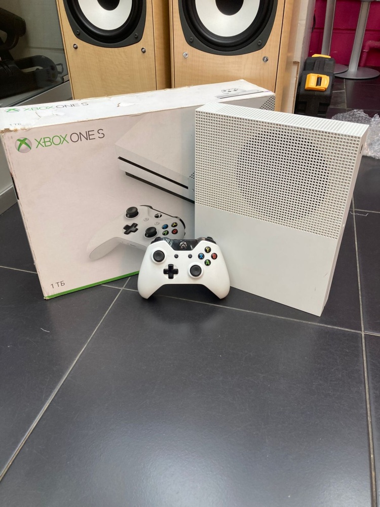 Игровая приставка XBOX ONE S 1 ТБ