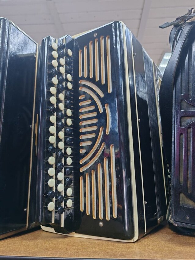 Баян Кировский