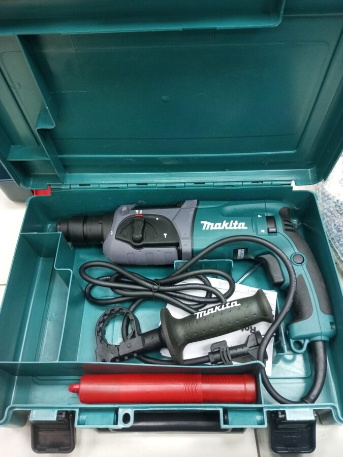 Перфоратор Makita hr2470