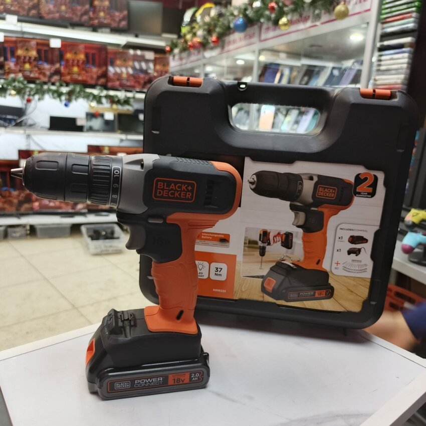 Шуруповерт Black & Decker  BCD001