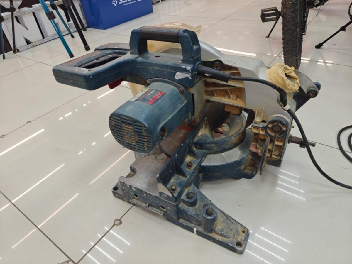 Торцовочная пила Bosch