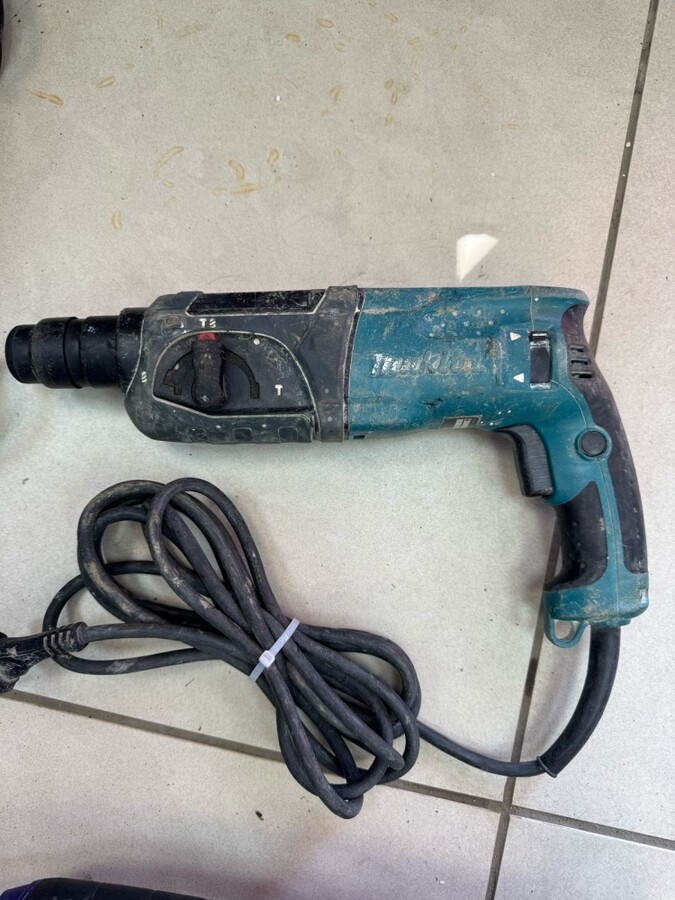 Перфоратор Makita HR2470