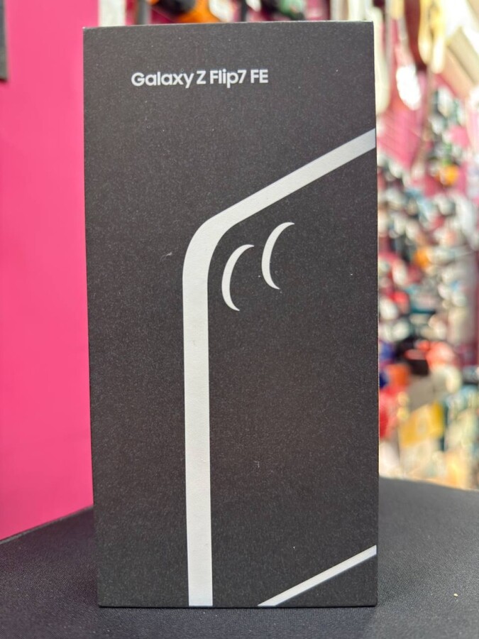 Смартфон Samsung серии Z Flip 7 FE 8/256гб