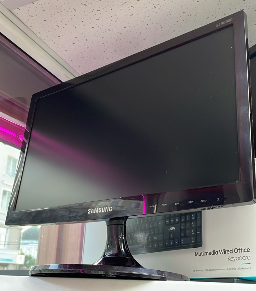 Монитор Samsung  s19c300n