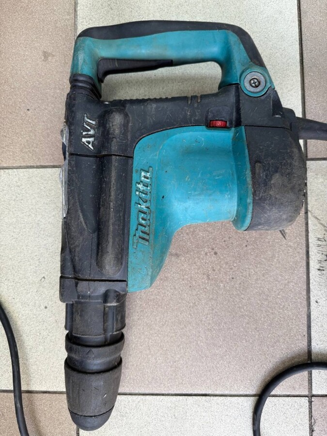 Отбойный молоток Makita HR4011C
