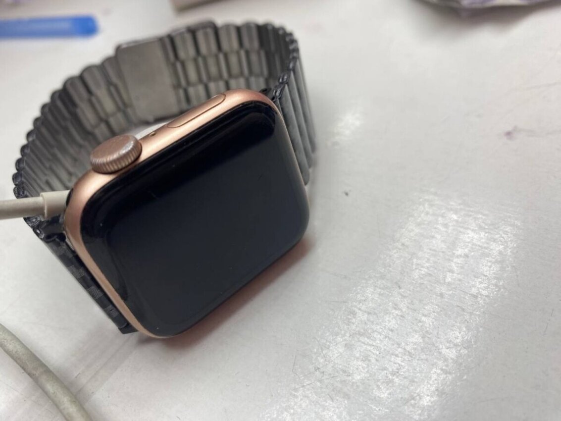 Часы Apple SE 40mm  2020