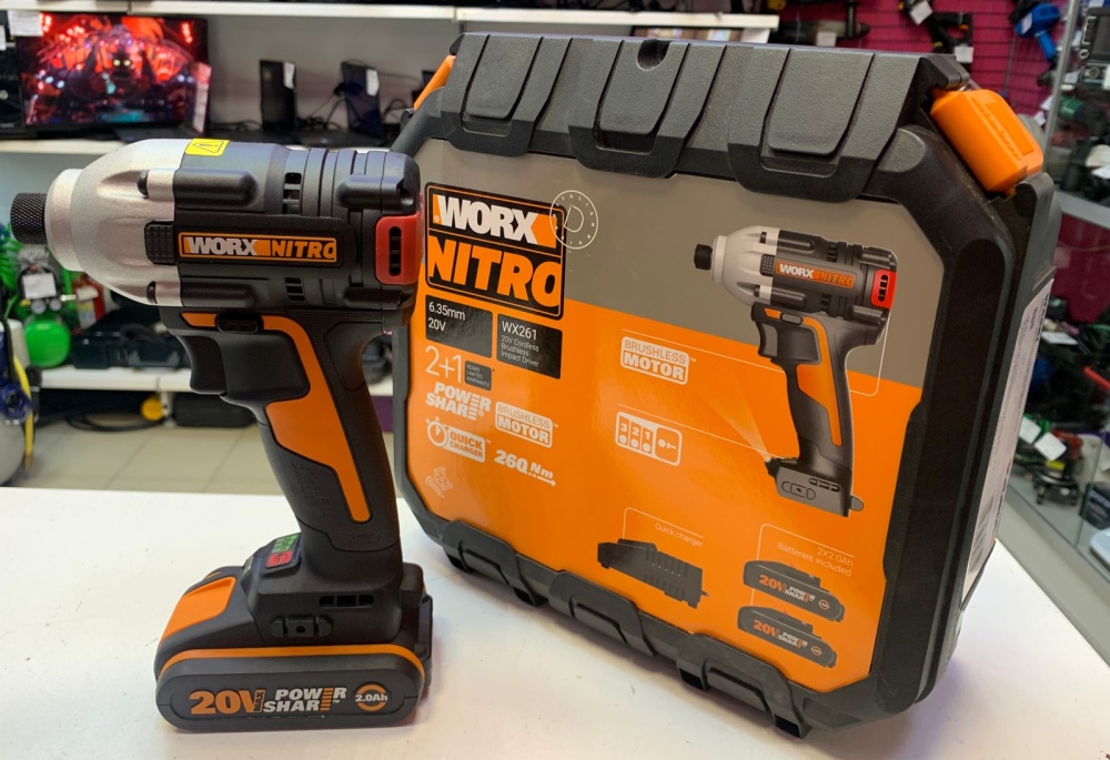 Винтоверт WORX Nitro WX 261