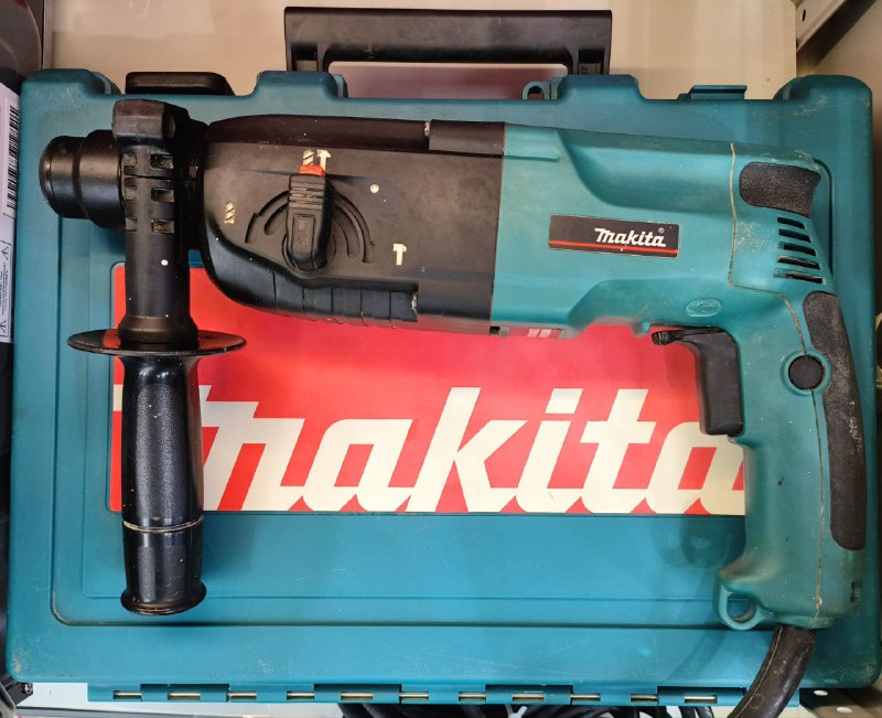 Перфоратор Makita HR2450