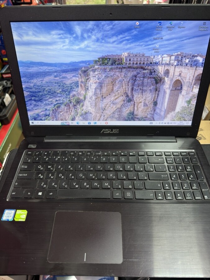 Ноутбук ASUS X556U