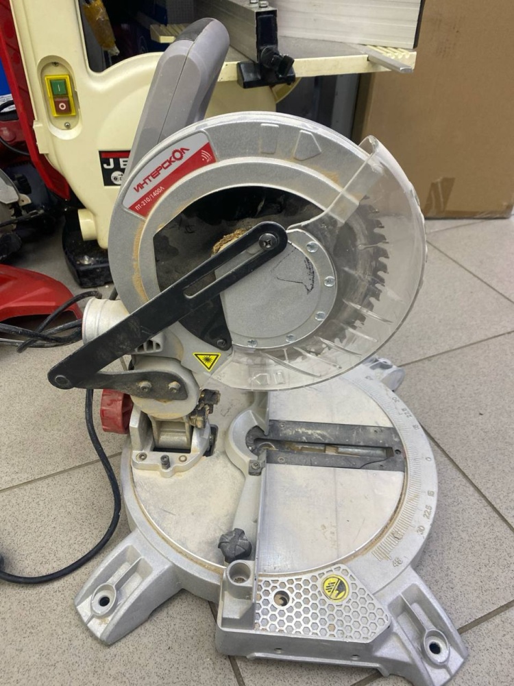 Торцовочная пила Интерскол ПТ-210