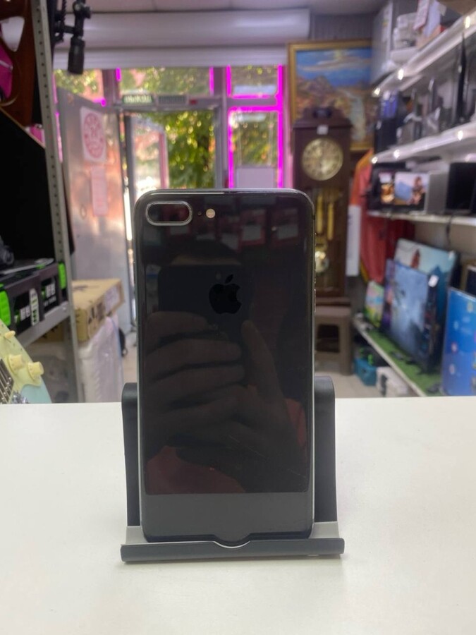 Смартфон iPhone 8+ 64 Gb