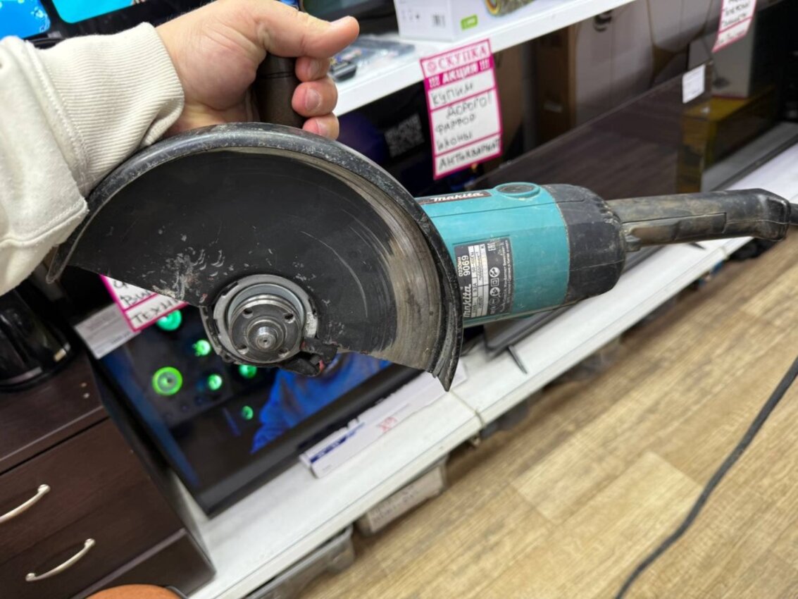 Болгарка  Makita 9069 230mm