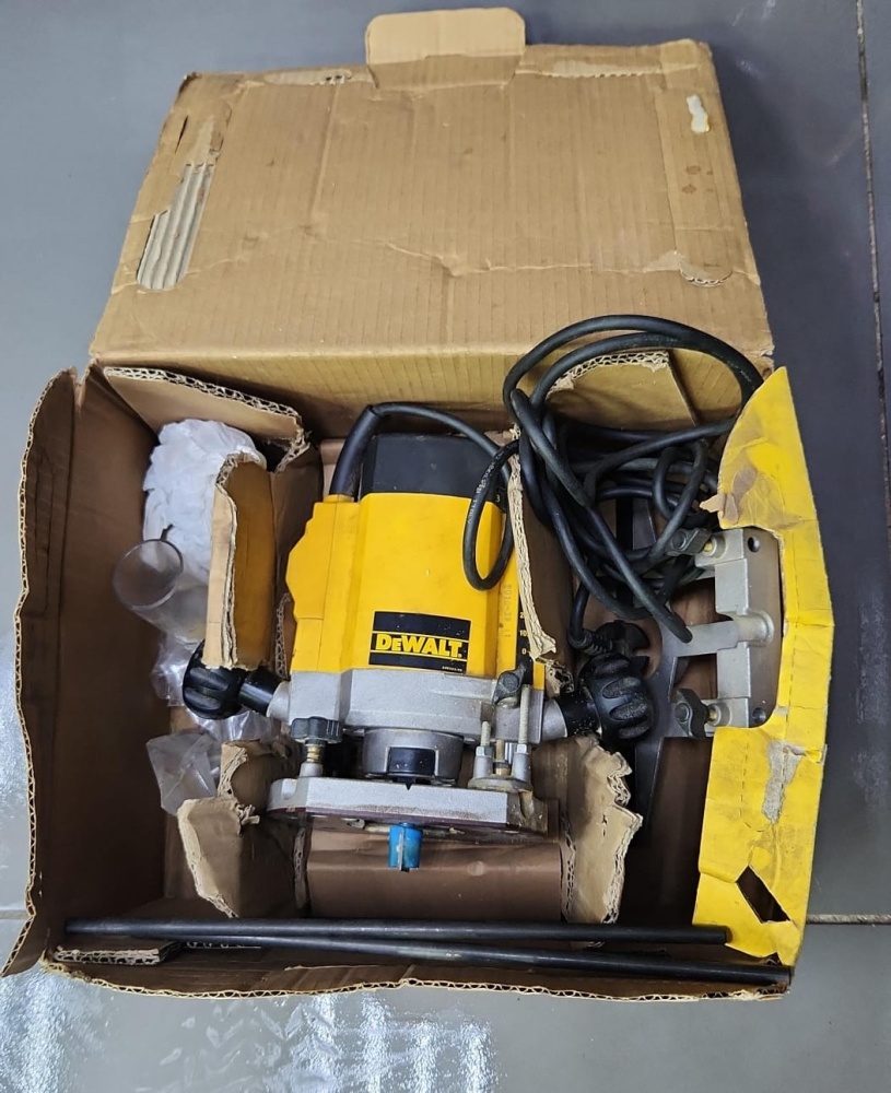 Вертикальный фрезер DeWALT DW615, 900 Вт